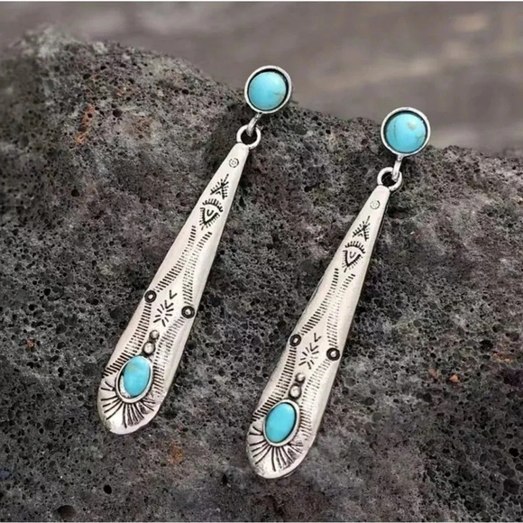 1 LEFT! Bohemian Silver Turquoise Teardrop Earrings - Picture 1 of 4